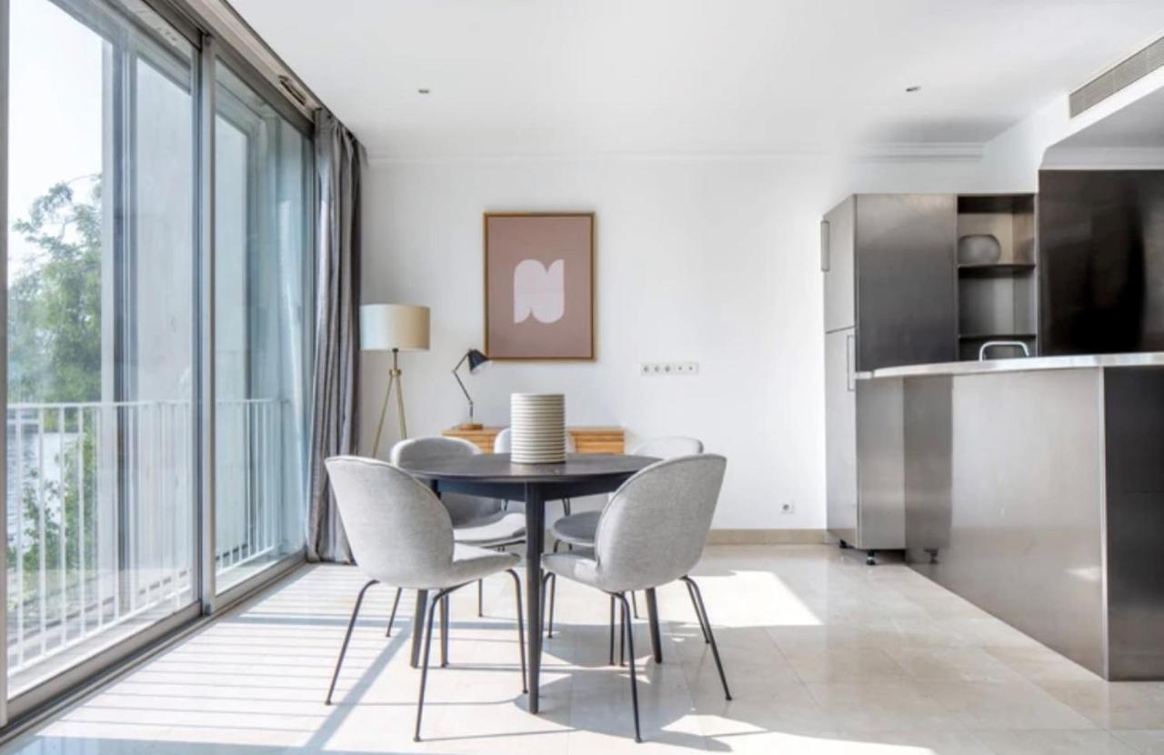 Bright 1Bedroom Apartment Centrally Located With Most Beautiful Views From Seine At 10 Minutes Walking From Beaugrenelle Shopping Mall And Eiffel Tower Париж Екстер'єр фото